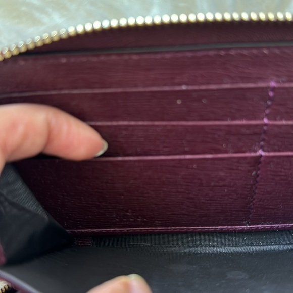 Gucci Special Edition Heart Design Zippy Wallet in Excellent Condition - Picture 13 of 15